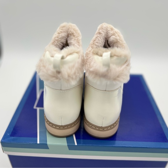 New White Mountain Boots Tamarin Women's White Puffer Boots Booties Size 7 Wide - Picture 4 of 7